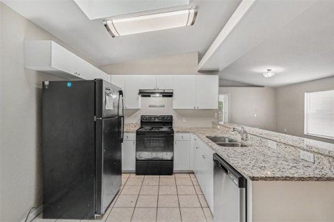 House in Land O' Lakes, Florida 3 bedrooms, 110.83 sq.m. № 2156609 - photo 5