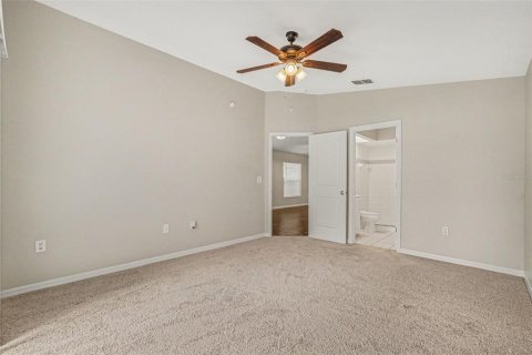 House in Land O' Lakes, Florida 3 bedrooms, 110.83 sq.m. № 2156609 - photo 11