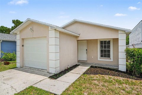 House in Land O' Lakes, Florida 3 bedrooms, 110.83 sq.m. № 2156609 - photo 2