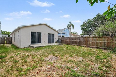 House in Land O' Lakes, Florida 3 bedrooms, 110.83 sq.m. № 2156609 - photo 18