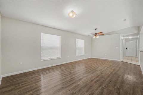 House in Land O' Lakes, Florida 3 bedrooms, 110.83 sq.m. № 2156609 - photo 3