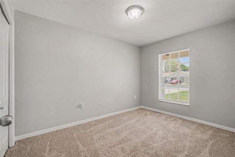 House in Land O' Lakes, Florida 3 bedrooms, 110.83 sq.m. № 2156609 - photo 13