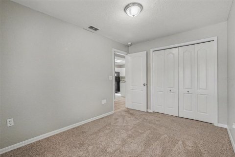 House in Land O' Lakes, Florida 3 bedrooms, 110.83 sq.m. № 2156609 - photo 12