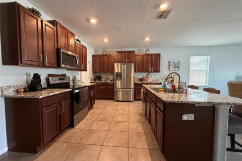 House in Dover, Florida 5 bedrooms, 273.97 sq.m. № 2403533 - photo 15