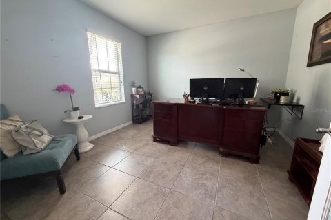 House in Dover, Florida 5 bedrooms, 273.97 sq.m. № 2403533 - photo 13