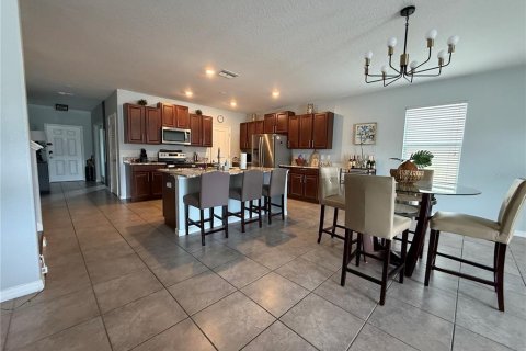 House in Dover, Florida 5 bedrooms, 273.97 sq.m. № 2403533 - photo 16
