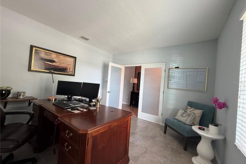 House in Dover, Florida 5 bedrooms, 273.97 sq.m. № 2403533 - photo 12