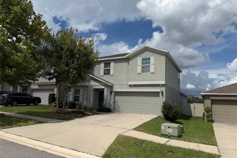 House in Dover, Florida 5 bedrooms, 273.97 sq.m. № 2403533 - photo 2