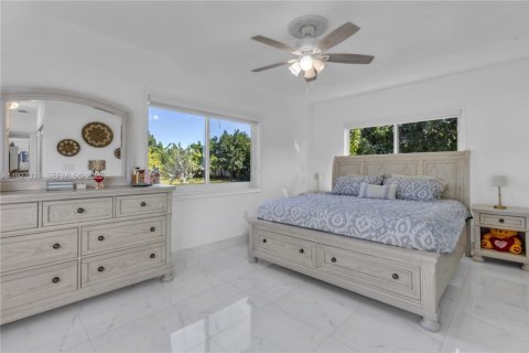 House in Homestead, Florida 4 bedrooms, 282.79 sq.m. № 2061634 - photo 3