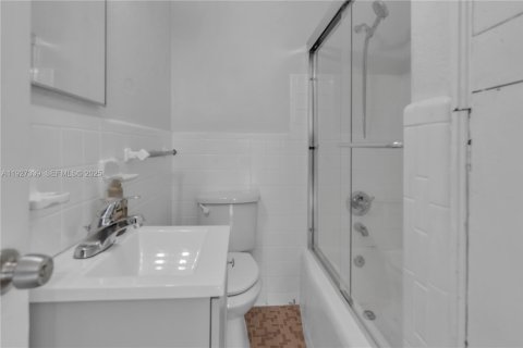 House in Homestead, Florida 4 bedrooms, 282.79 sq.m. № 2061634 - photo 15