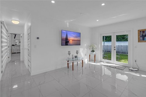 House in Homestead, Florida 4 bedrooms, 282.79 sq.m. № 2061634 - photo 2