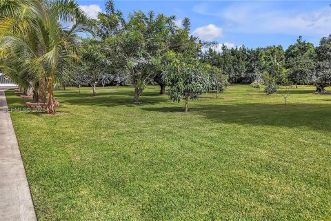 House in Homestead, Florida 4 bedrooms, 282.79 sq.m. № 2061634 - photo 21