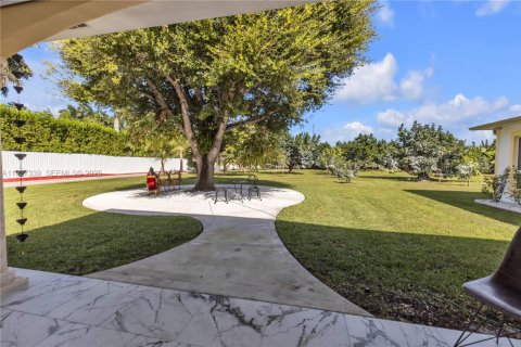 House in Homestead, Florida 4 bedrooms, 282.79 sq.m. № 2061634 - photo 20