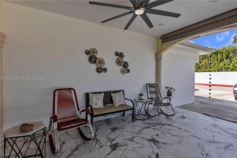 House in Homestead, Florida 4 bedrooms, 282.79 sq.m. № 2061634 - photo 23