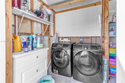 House in Homestead, Florida 4 bedrooms, 282.79 sq.m. № 2061634 - photo 19