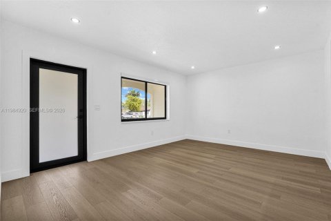 House in Miami, Florida 3 bedrooms, 99.13 sq.m. № 2045888 - photo 5