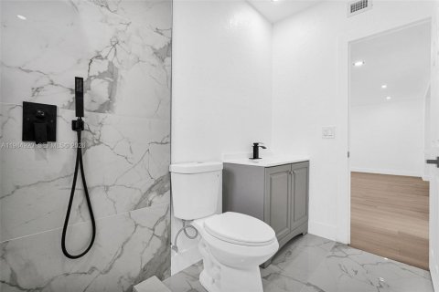 House in Miami, Florida 3 bedrooms, 99.13 sq.m. № 2045888 - photo 27