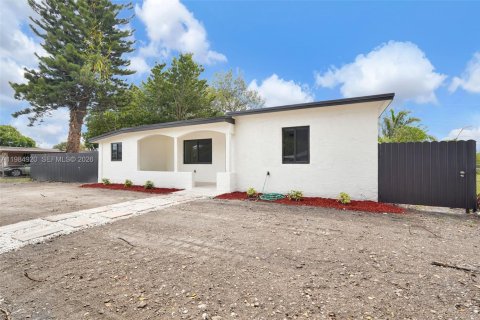 House in Miami, Florida 3 bedrooms, 99.13 sq.m. № 2045888 - photo 9