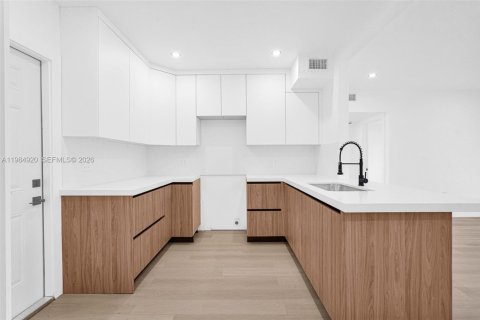 House in Miami, Florida 3 bedrooms, 99.13 sq.m. № 2045888 - photo 16