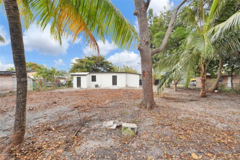 House in Miami, Florida 3 bedrooms, 99.13 sq.m. № 2045888 - photo 15