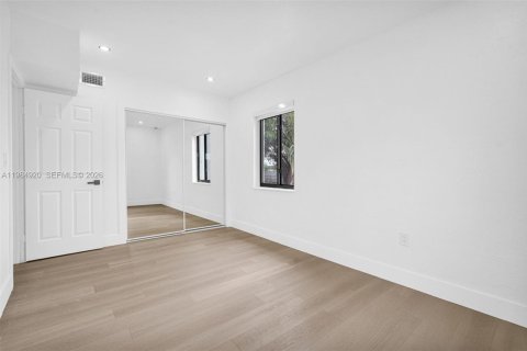 House in Miami, Florida 3 bedrooms, 99.13 sq.m. № 2045888 - photo 24