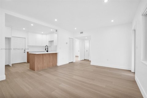 House in Miami, Florida 3 bedrooms, 99.13 sq.m. № 2045888 - photo 23