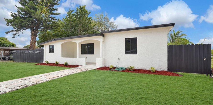 House in Miami, Florida 3 bedrooms, 99.13 sq.m. № 2045888