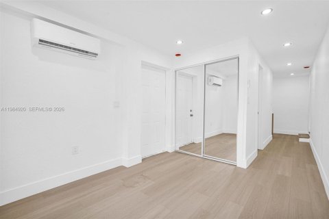 House in Miami, Florida 3 bedrooms, 99.13 sq.m. № 2045888 - photo 14