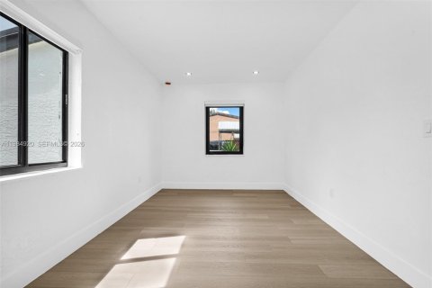 House in Miami, Florida 3 bedrooms, 99.13 sq.m. № 2045888 - photo 12