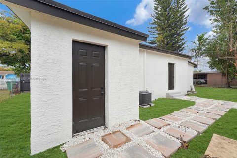 House in Miami, Florida 3 bedrooms, 99.13 sq.m. № 2045888 - photo 6