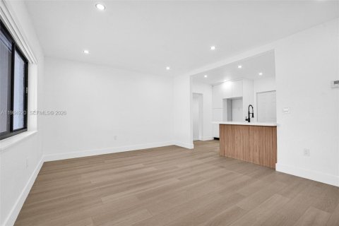 House in Miami, Florida 3 bedrooms, 99.13 sq.m. № 2045888 - photo 10