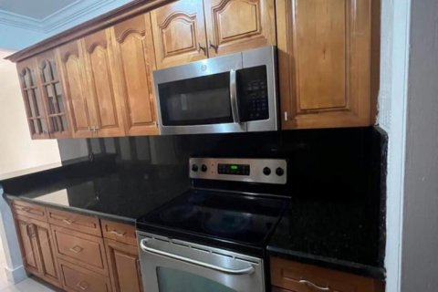 Condominio en alquiler en North Miami, Florida, 2 dormitorios, 82.68 m2 № 2190865 - foto 10
