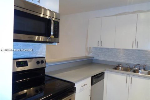 Condominio en venta en Miami, Florida, 2 dormitorios, 85.47 m2 № 2077060 - foto 2