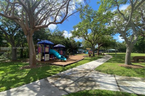 Condo in North Miami, Florida, 1 bedroom  № 2145937 - photo 17