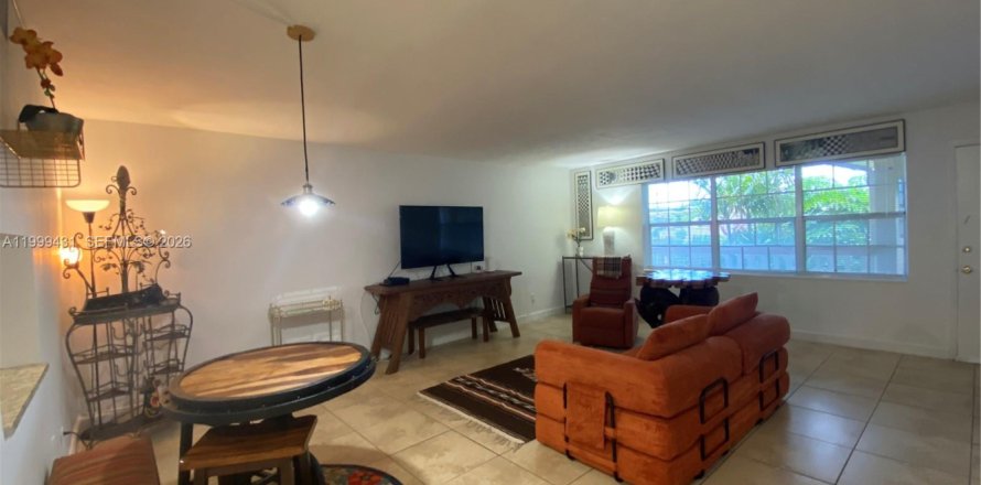 Condo in North Miami, Florida, 1 bedroom  № 2145937