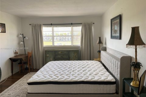 Condo in North Miami, Florida, 1 bedroom  № 2145937 - photo 5
