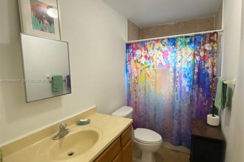 Condo in North Miami, Florida, 1 bedroom  № 2145937 - photo 16