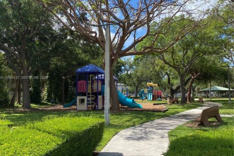 Condo in North Miami, Florida, 1 bedroom  № 2145937 - photo 18