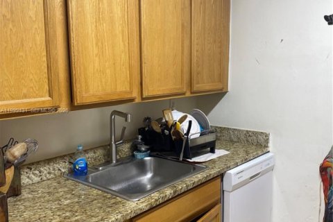 Condo in North Miami, Florida, 1 bedroom  № 2145937 - photo 10