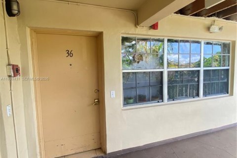 Condo in North Miami, Florida, 1 bedroom  № 2145937 - photo 22