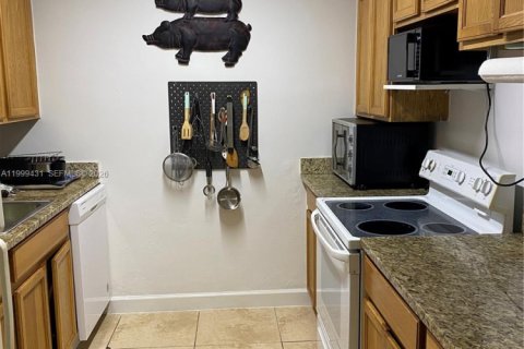 Condo in North Miami, Florida, 1 bedroom  № 2145937 - photo 9