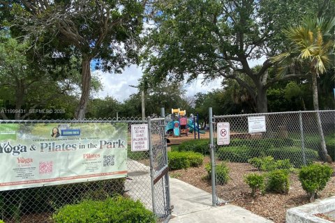 Condo in North Miami, Florida, 1 bedroom  № 2145937 - photo 29