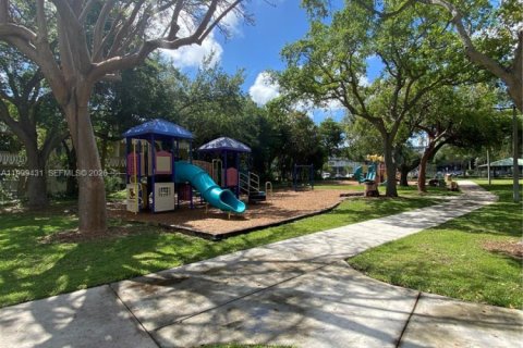 Condo in North Miami, Florida, 1 bedroom  № 2145937 - photo 21