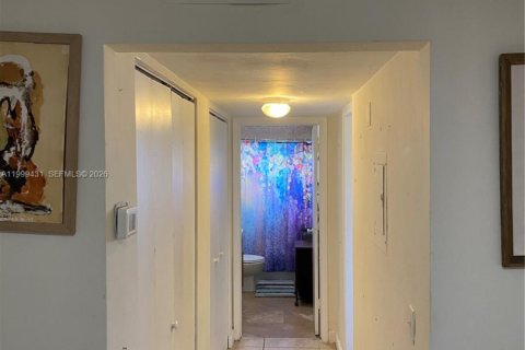 Condo in North Miami, Florida, 1 bedroom  № 2145937 - photo 14