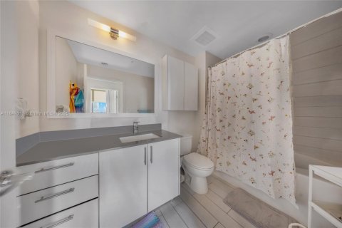 Condominio en venta en Miami, Florida, 3 dormitorios, 133.59 m2 № 1888834 - foto 11