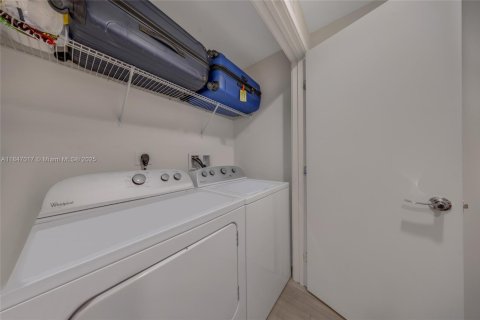 Condominio en venta en Miami, Florida, 3 dormitorios, 133.59 m2 № 1888834 - foto 19