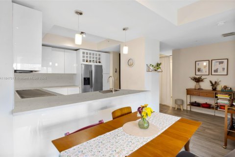 Condominio en venta en Miami, Florida, 3 dormitorios, 133.59 m2 № 1888834 - foto 4