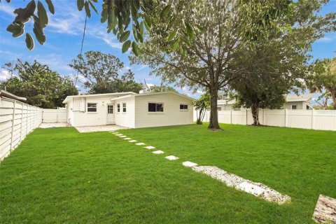 Villa ou maison à louer à Saint Petersburg, Floride: 3 chambres, 122.63 m2 № 2376743 - photo 28
