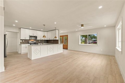 Villa ou maison à louer à Saint Petersburg, Floride: 3 chambres, 122.63 m2 № 2376743 - photo 12