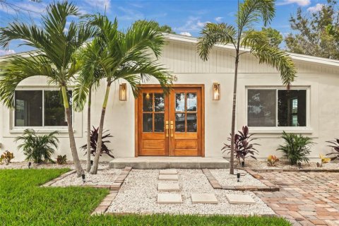 Villa ou maison à Saint Petersburg, Floride 3 chambres, 122.63 m2 № 2376743